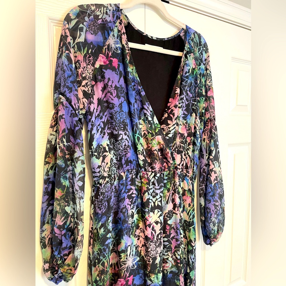 Floral Maxi Dress with Long Sleeves - Multicolor Abstract Print V-Neck Design‎